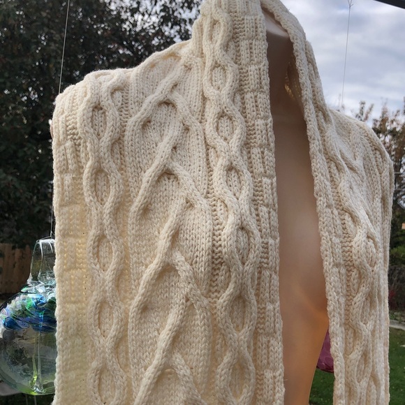 Aran Woolen Mills pocket Scarf - Picture 4 of 13